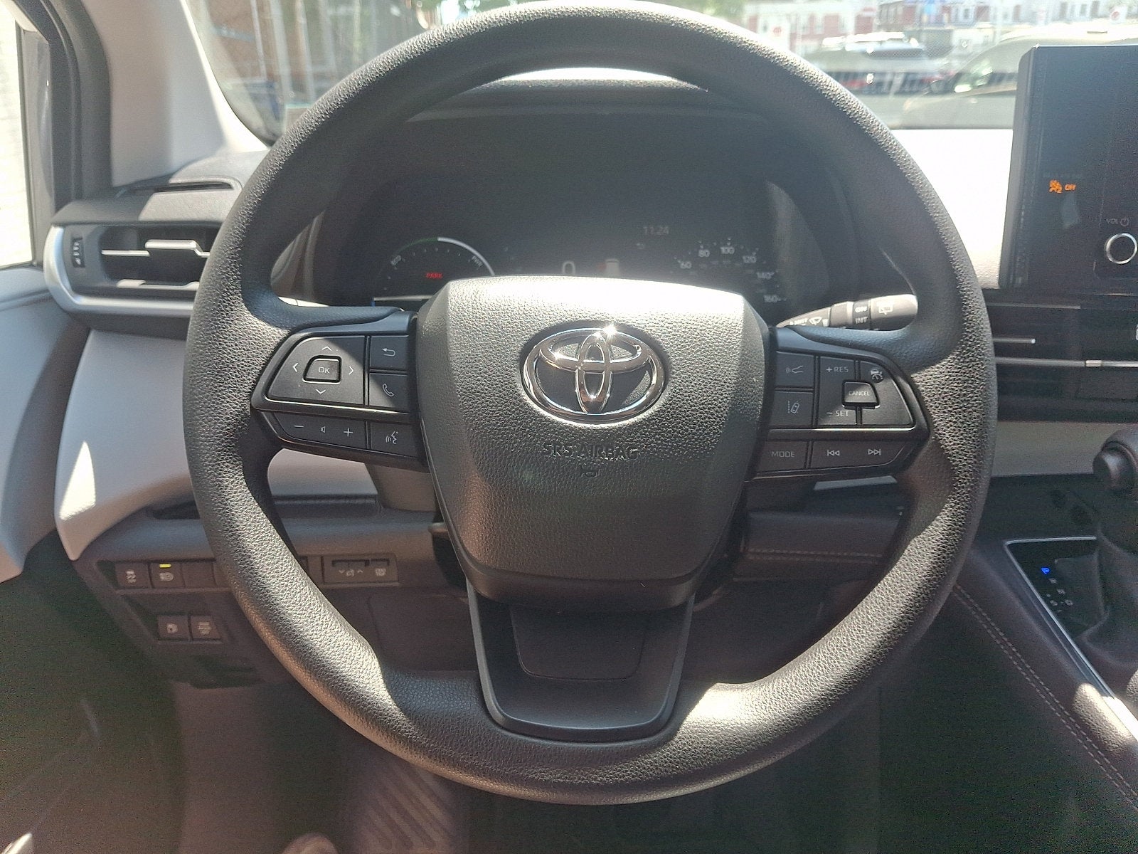 2025 Toyota Sienna LE