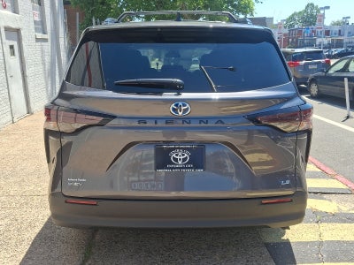 2025 Toyota Sienna LE