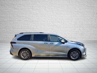 2025 Toyota Sienna XLE