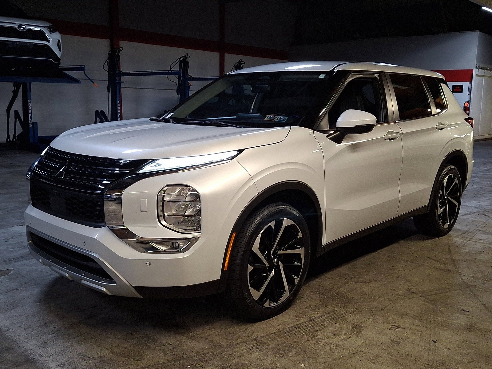 2024 Mitsubishi Outlander SE